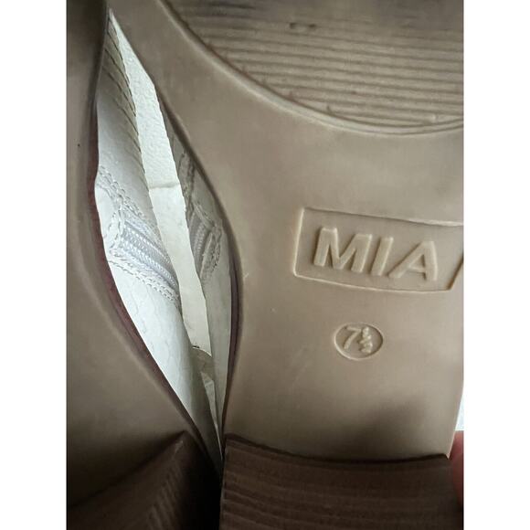 MIA WOMENS Ankle Boots Dusky Size 7.5 Ivory Faux - Picture 9 of 11
